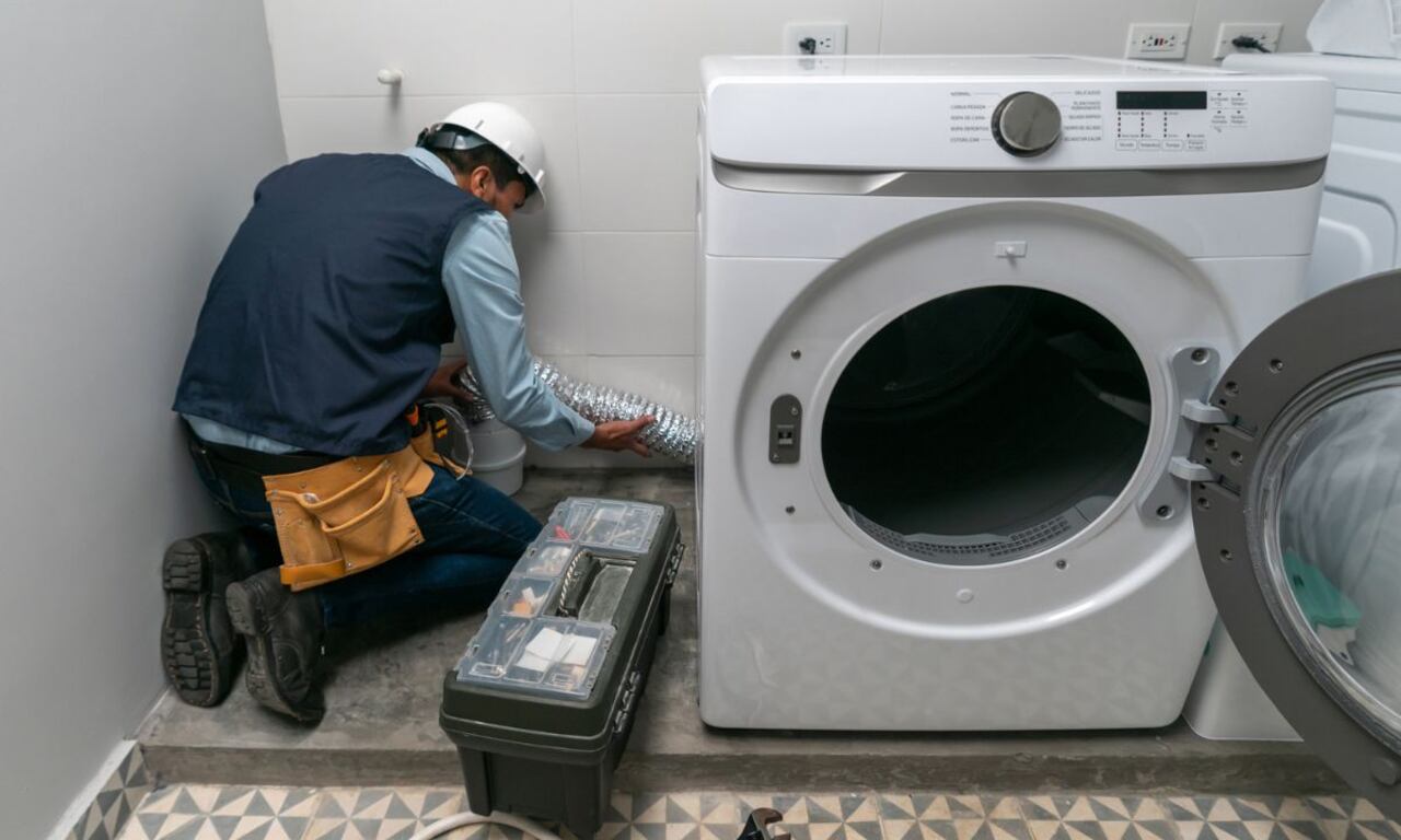 Instalar una lavadora.