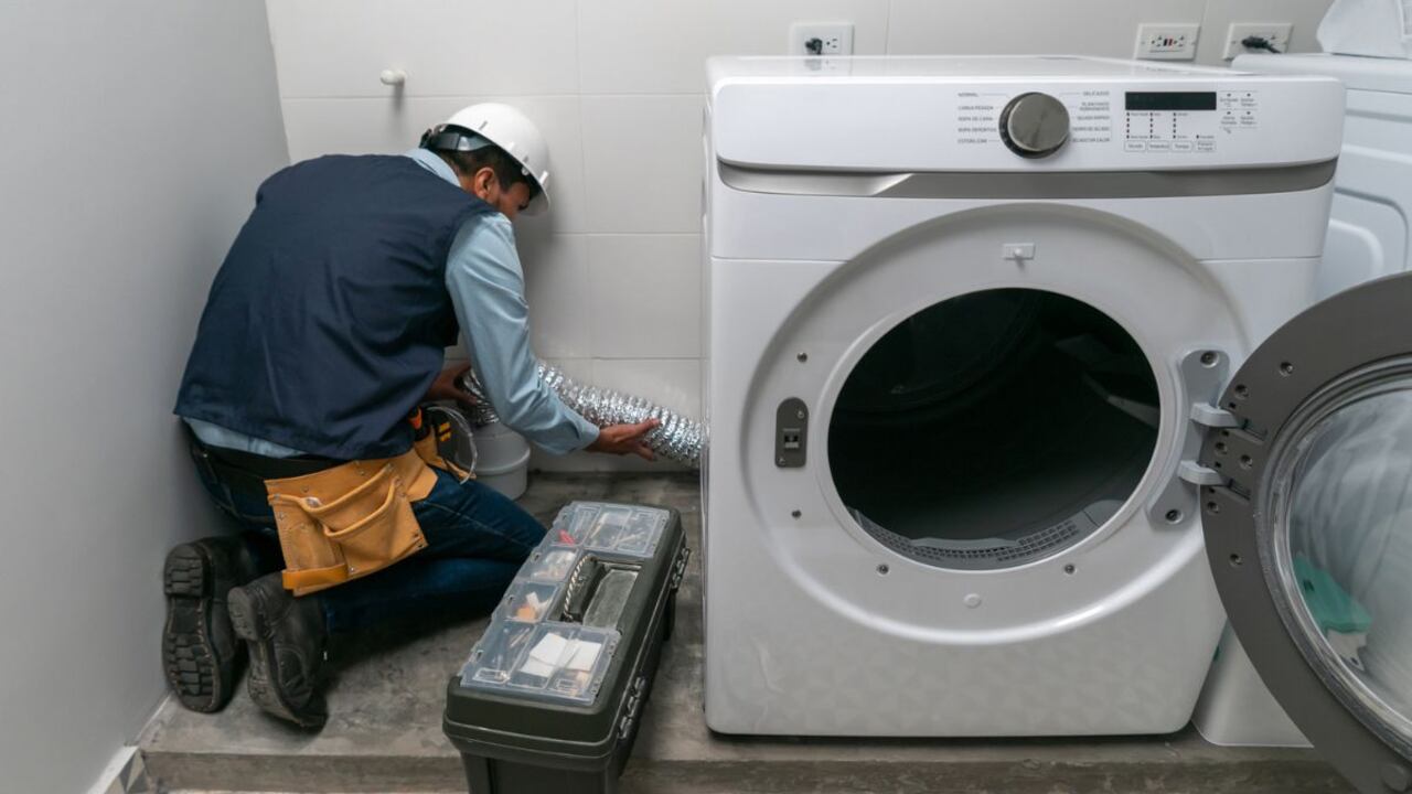 Instalar una lavadora.