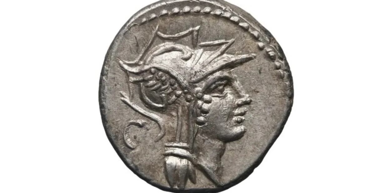 Una de las monedas encontradas.