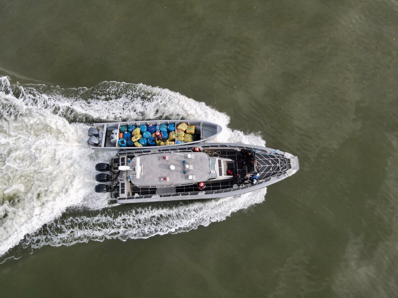 Cuatro personas iban en la embarcación, entre ellos dos extranjeros.