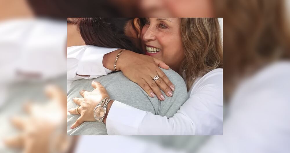 Dina Boluarte, presidenta de Perú, luciendo uno de sus relojes Rólex