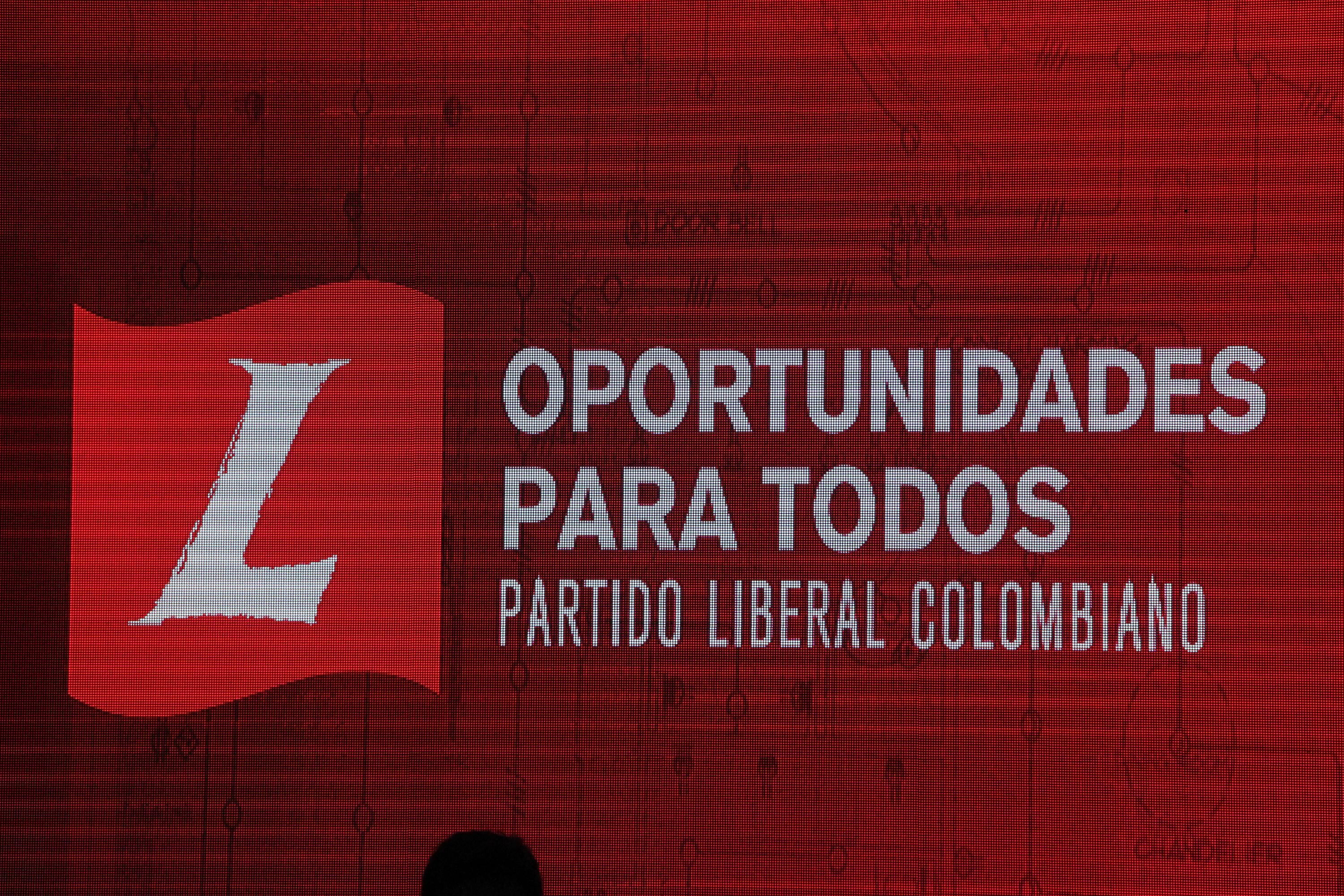 Para Gaviria, “interferir en un partido político durante un año electoral con la amenaza de impedirle avalar candidatos en las próximas elecciones es un atentado al corazón de las instituciones democráticas”.