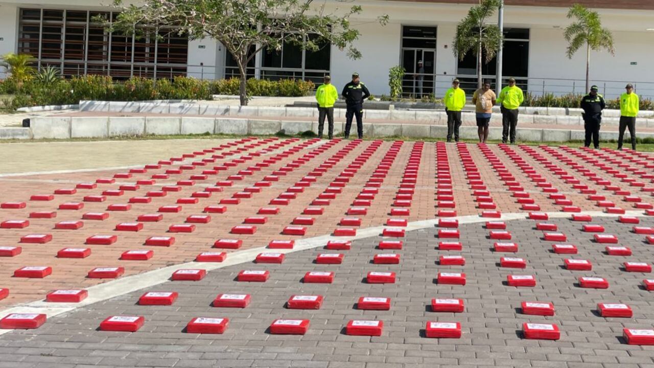 Más de 400 paquetes de cocaína fueron incautados en Santa Marta.