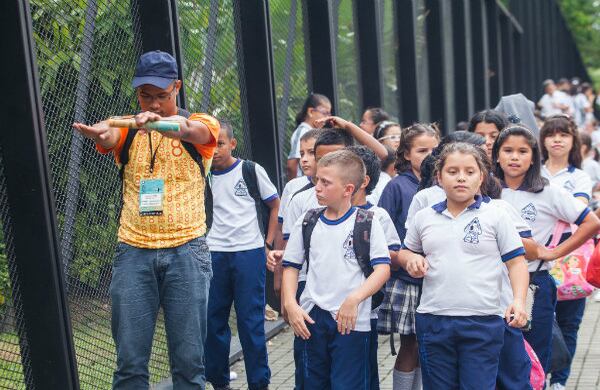 Los niños, protagonistas de la fiesta. Han podido gozar de varios talleres y actividades lúdicas, como lecturas de cuentos, ejercicios de escritura y clases de música.