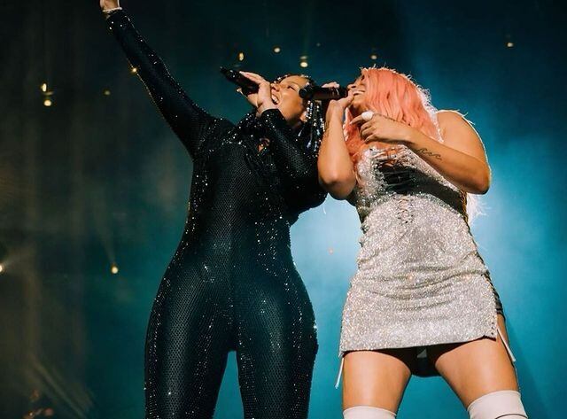 Karol G estuvo con ALicia Keys en el  Movistar Arena en Bogotá