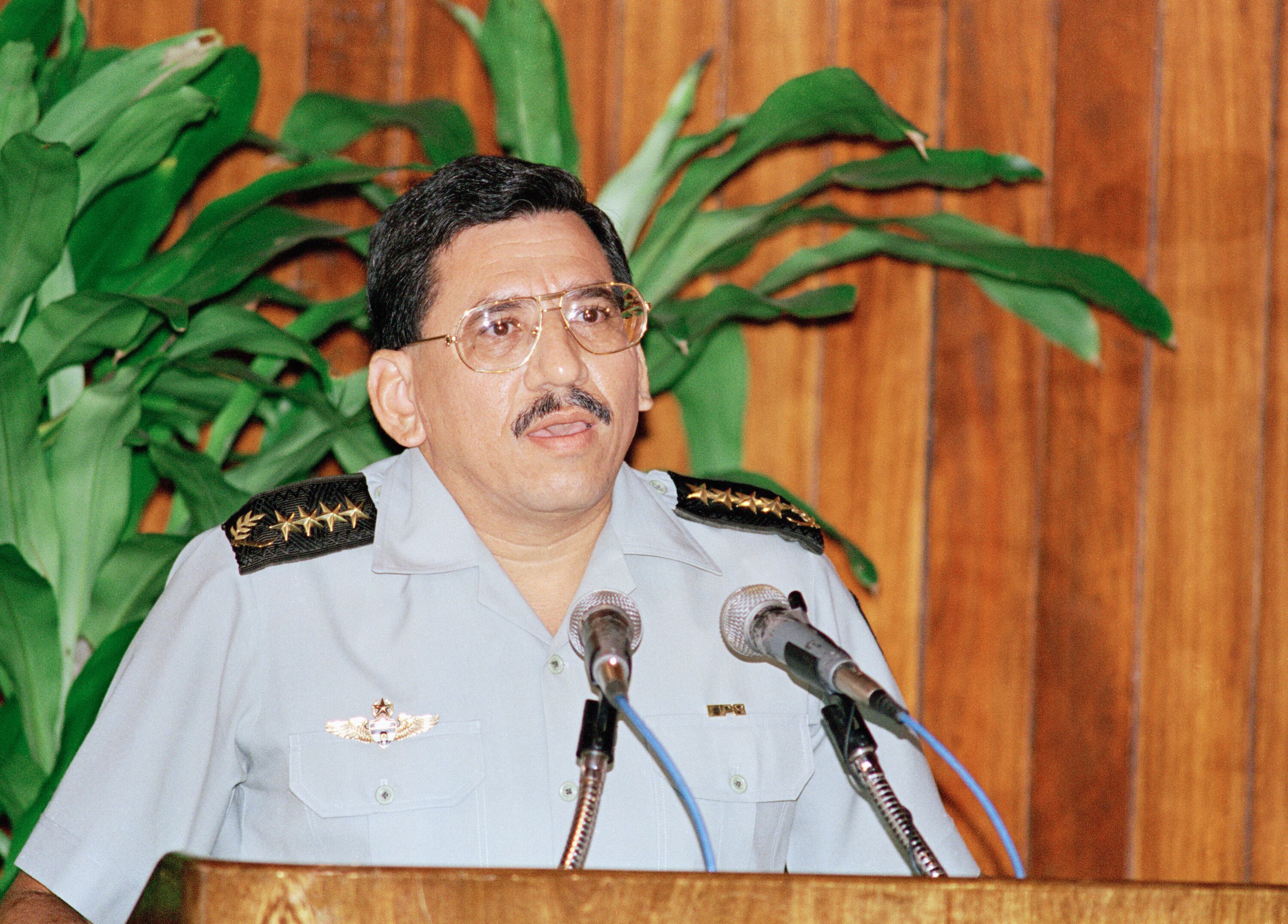 Según el presidente Ortega, "el jefe del ejército en ese entonces cometió el sacrilegio de entregarle esa orden", que según informes de esa época se hizo en reconocimiento a una relación de respeto.