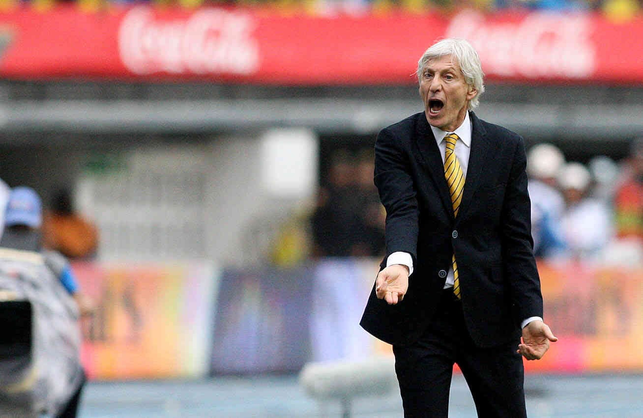 José Pékerman se vio intranquilo en gran parte del encuentro por el rendimiento de su equipo. Foto: León Darío Peláez / SEMANA