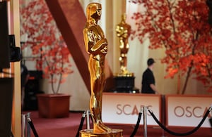 Estatuilla decorativa del Oscar en la alfombra roja