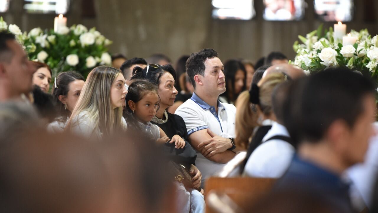 Exequias Darío Gómez. Familia y amigos en la Iglesia de Santa Gema despiden al Rey del Despecho