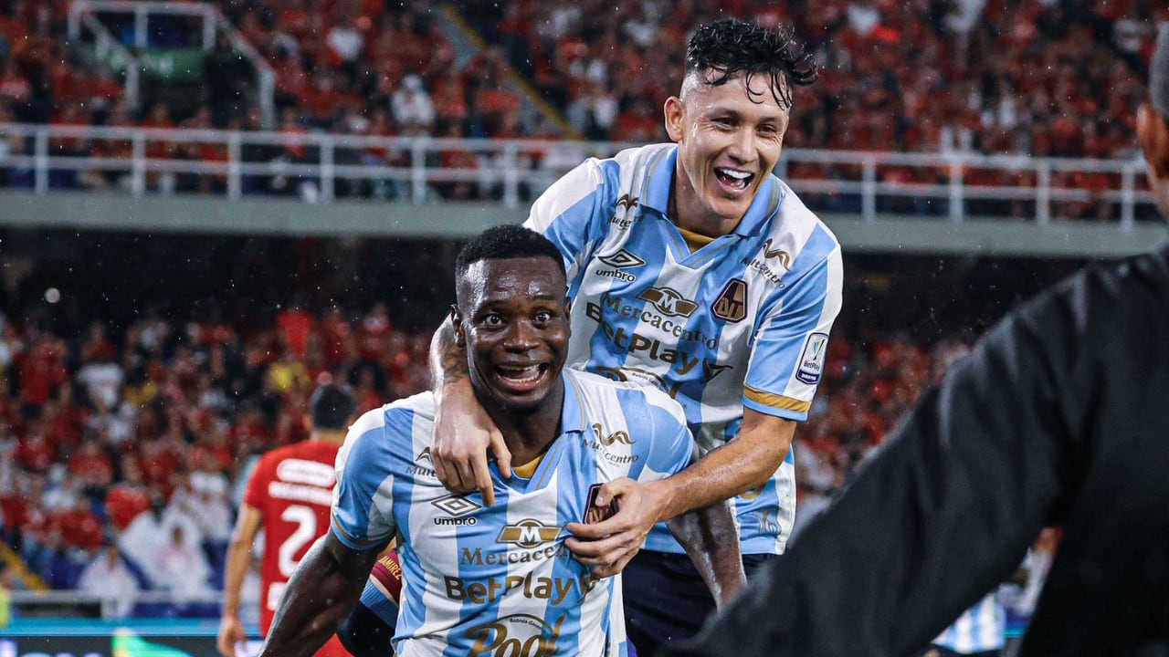 Deportes Tolima celebra su victoria ante América de Cali.