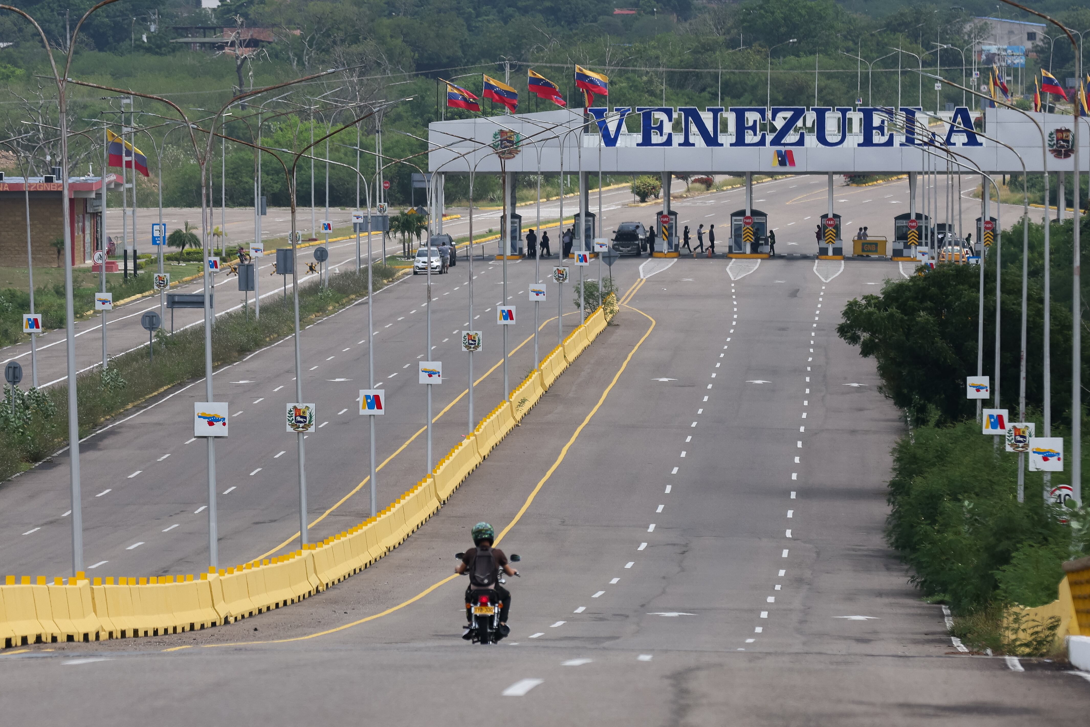 Frontera entre Colombia y Venezuela, puente.