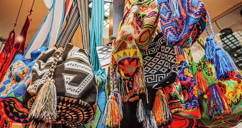 La economía circular es un modelo de producción y consumo que implica compartir, arrendar, reutilizar, reparar, renovar y reciclar los materiales y productos existentes durante el mayor tiempo posible.