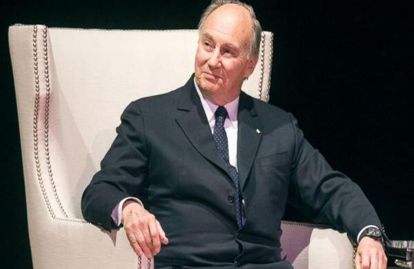 9. Shah Karim al-Hussayni, Aga Khan IV de Francia. En 2011 tenía 800 millones de dólares. Aunque no gobierna sobre un territorio específico, se le considera un monarca. Foto: Twitter @FocusNewsIndia. 
