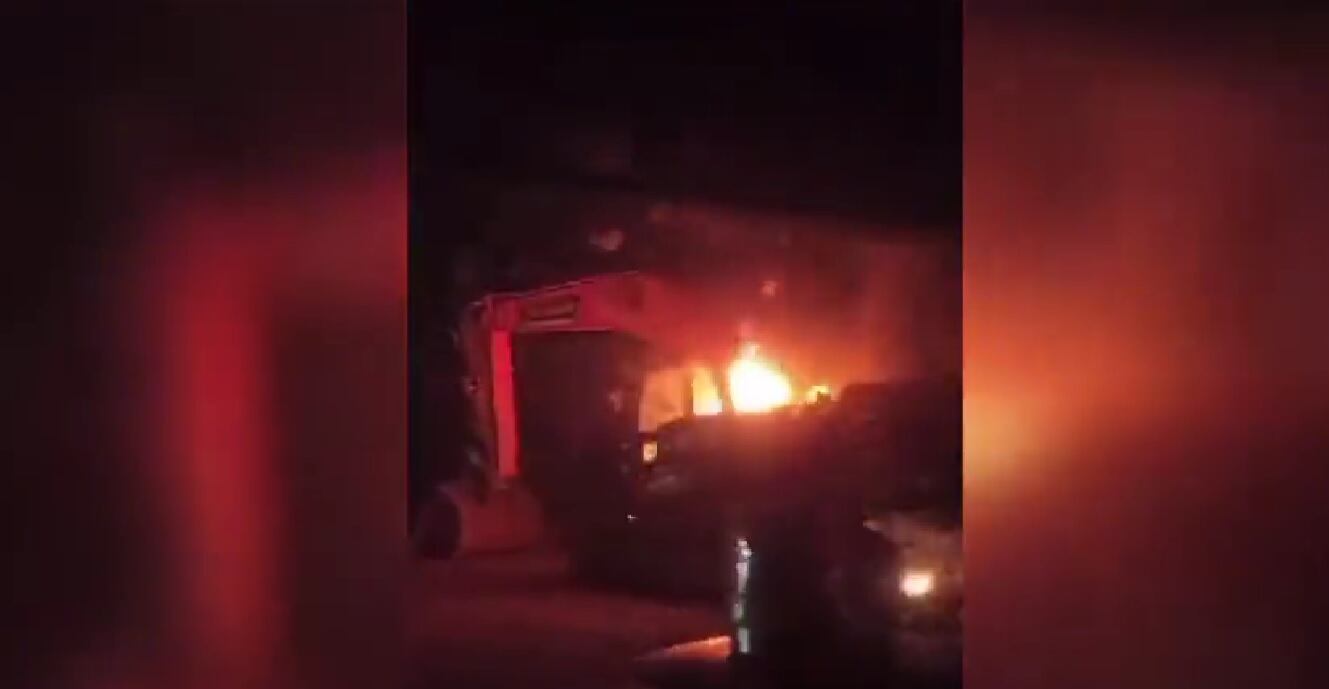 Denuncian quema de maquinaria y violencia contra consorcio que adelanta una obra en Santander de Quilichao, Cauca.