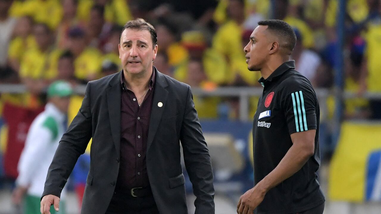 Néstor Lorenzo, técnico de la Selección Colombia, junto a su asistente Amaranto Perea.