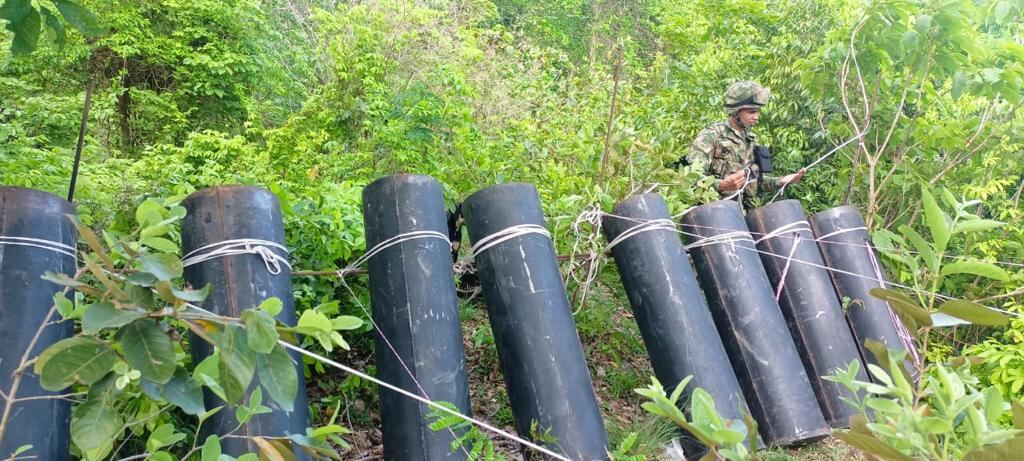 Aterrador: estos son los cañones desde donde el ELN lanzó los explosivos que asesinaron a nueve militares en Catatumbo.