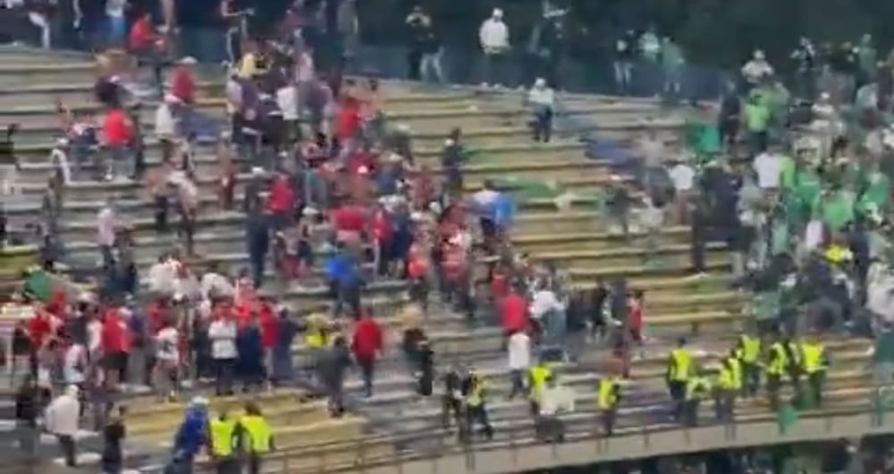 El fútbol se está viendo afectado por la violencia en los estadios. 