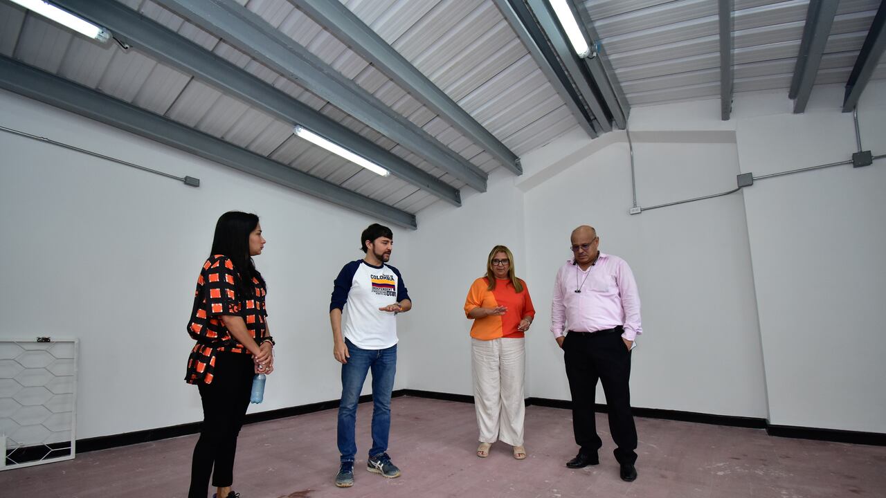 Alcalde de Barranquilla recorrió obras junto a la secretaria de educación distrital.