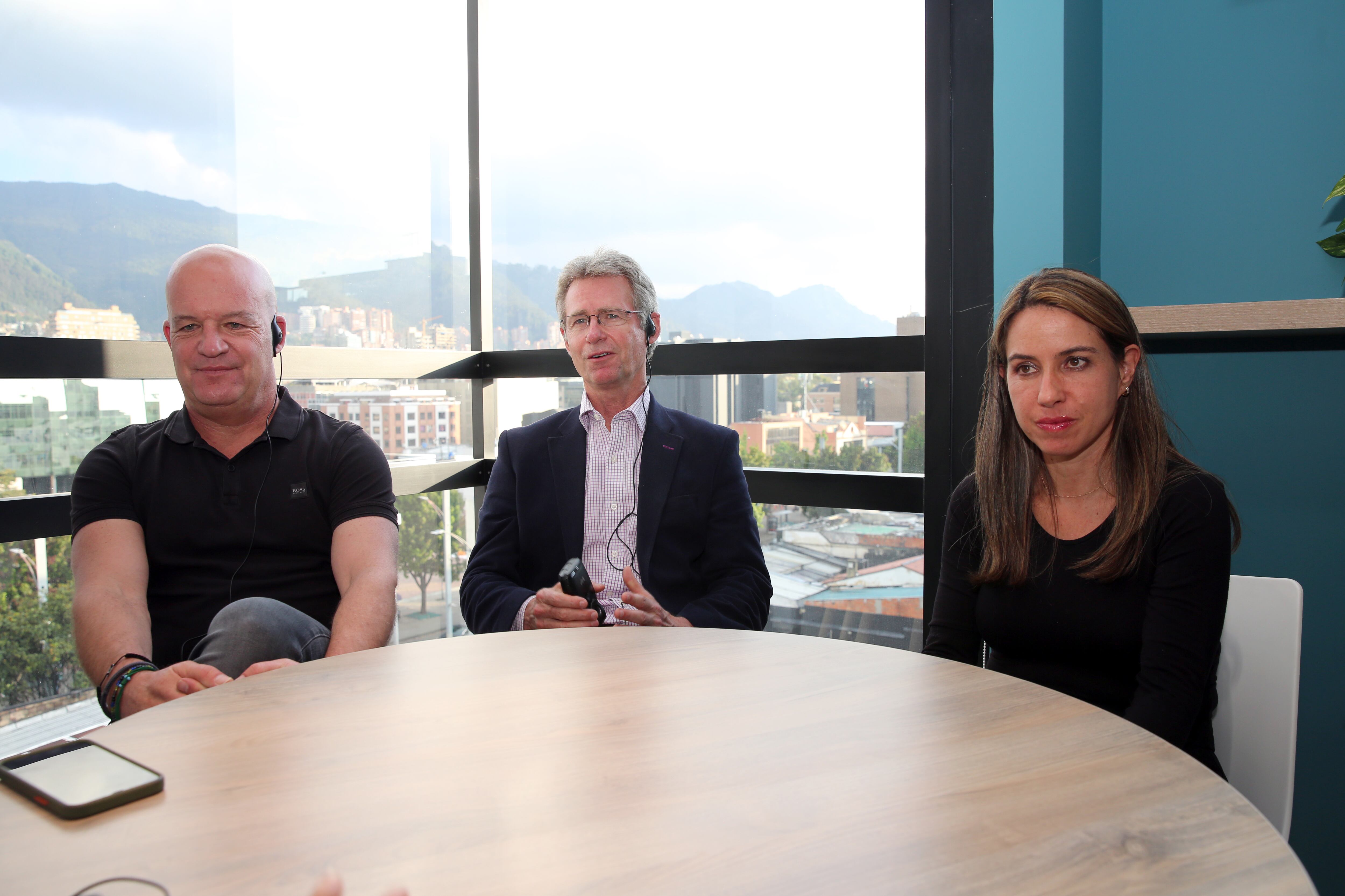 ¡Chris Newson, CEO de Bayport,  Stuart Stone, fundador de Bayport y Lilian Perea, presidenta de Bayport Colombia hablaron con Semana de los logros de la compañía