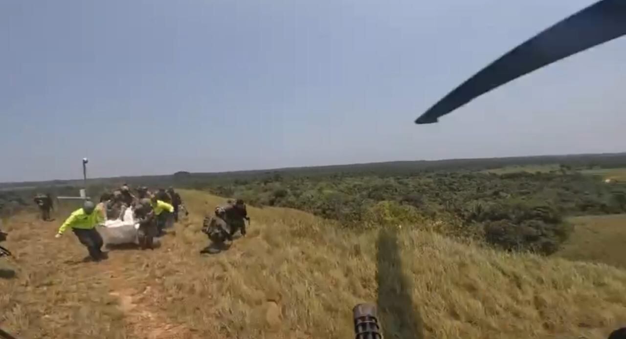 Operativo de la Policía para recuperar el cuerpo de alias Camilo.