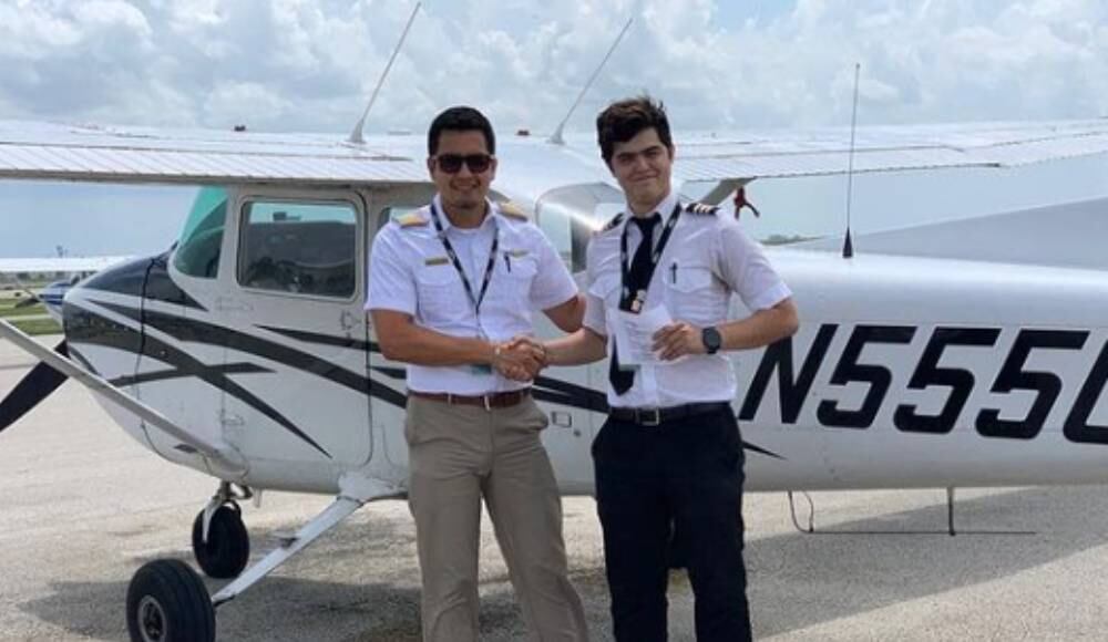 Daniel Narváez es piloto comercial.