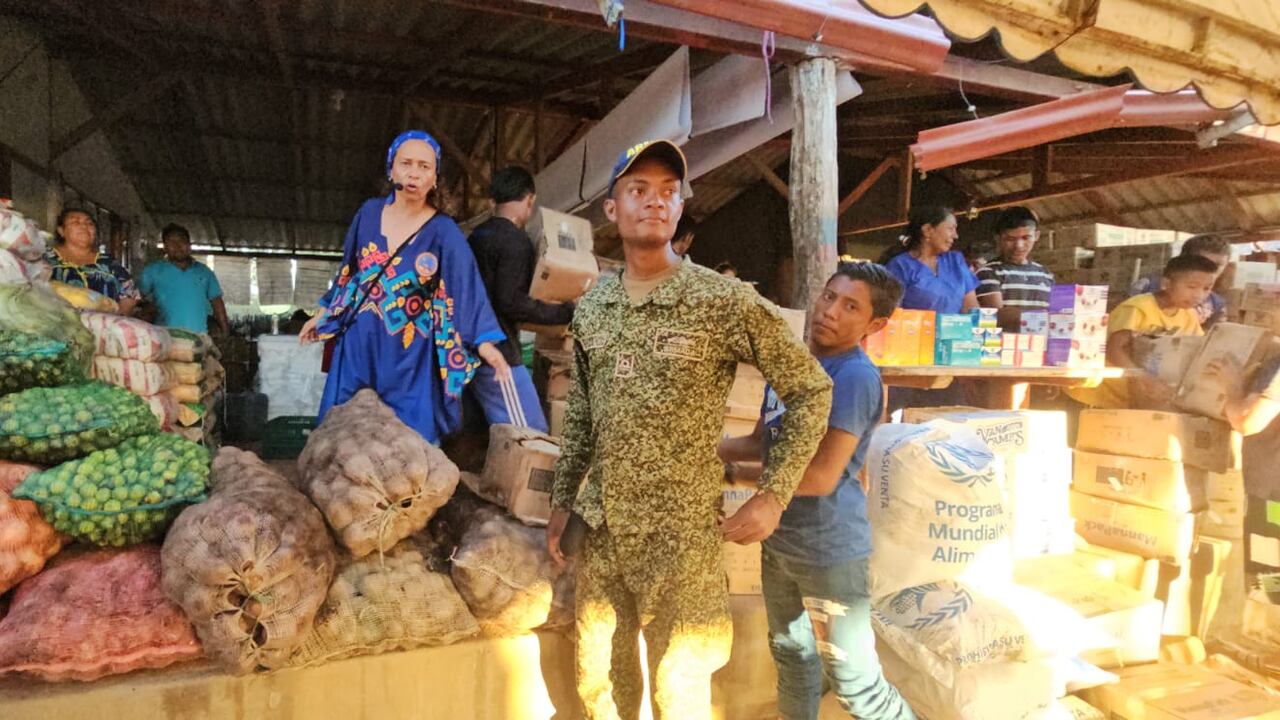 Armada llegó con las primeras ayudas humanitarias para damnificados de las lluvias en la alta Guajira.