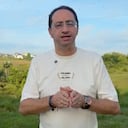 José Manuel Restrepo, vicepresidente de Colombia, se puso la camiseta por los damnificados y familiares de víctimas del terremoto.