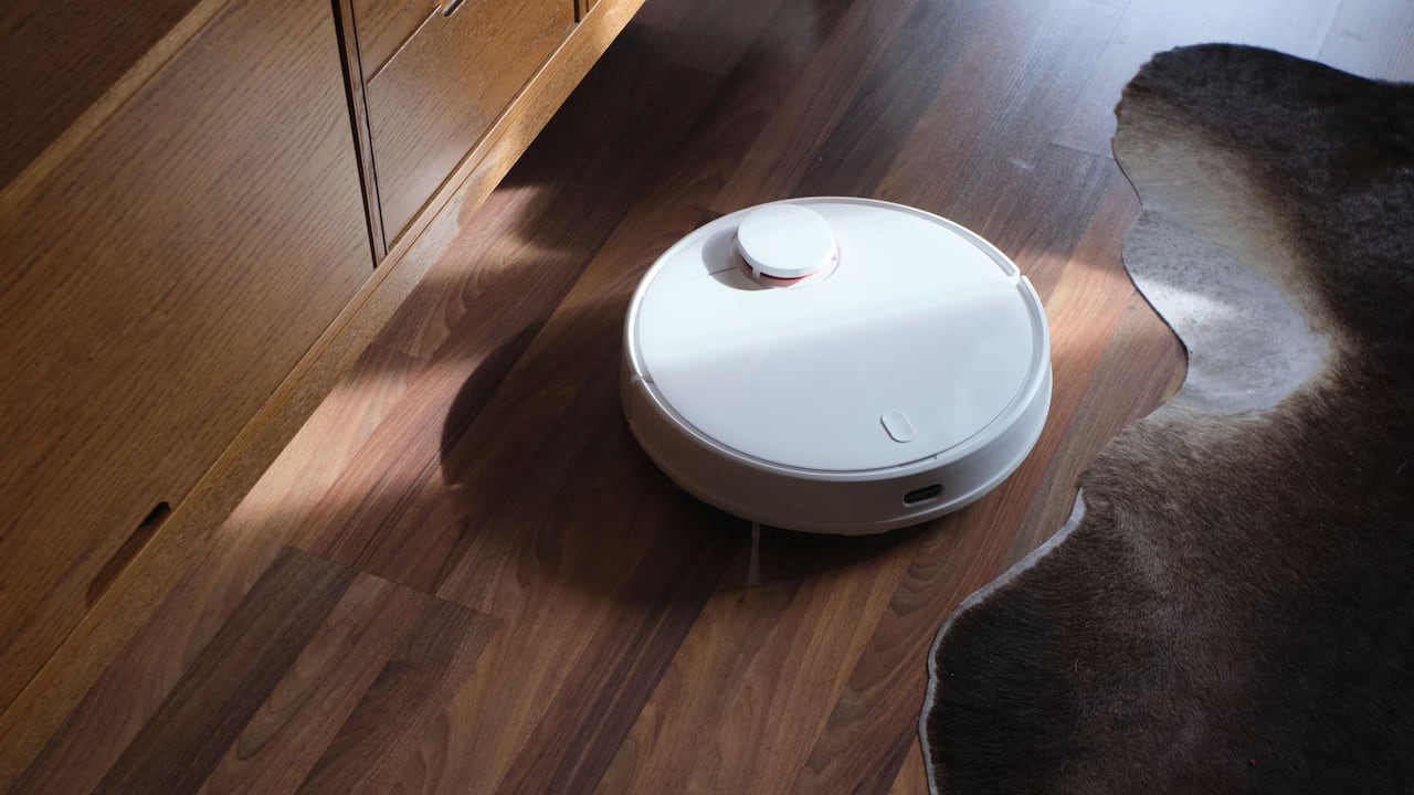 Las aspiradoras robot acumulan suciedad con el tiempo.