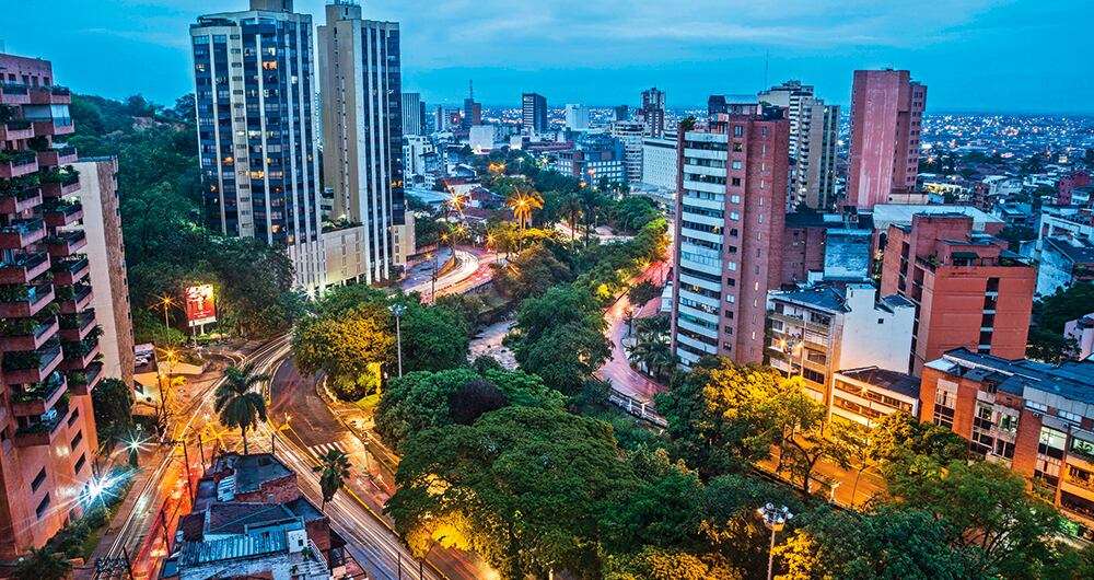 El pico y placa en Cali aplica de lunes a viernes.