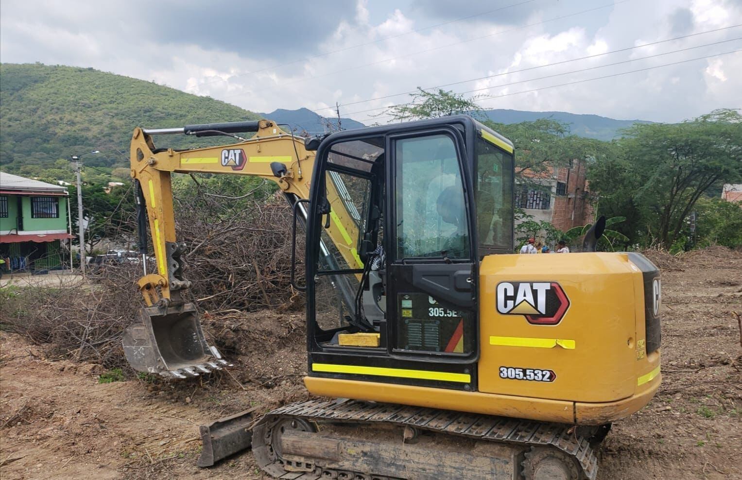 Con esta retroexcavadora de oruga se estaba haciendo remoción esta zona categorizada como área de conservación y protección ambiental