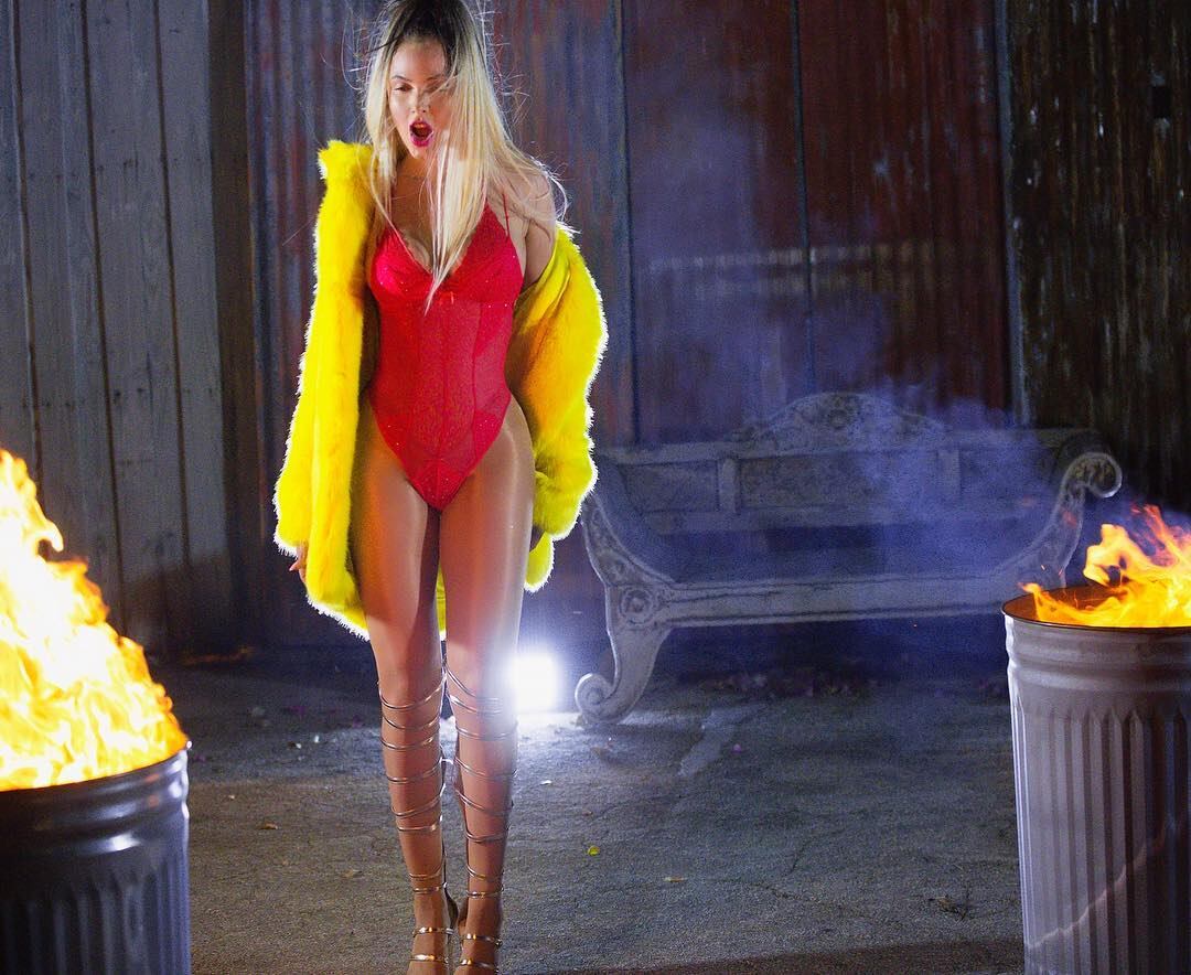 La actriz, cantante y modelo deja con la boca abierta a muchos