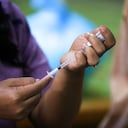 El laboratorio alemán BioNTech obtuvo un beneficio neto de 502,2 millones de euros en los primeros tres meses del año, lo que supone un desplome del 86,4 % respecto de los 3.699 millones de euros en el mismo periodo de 2022. (Photo by Myo Kyaw Soe/Xinhua via Getty Images)