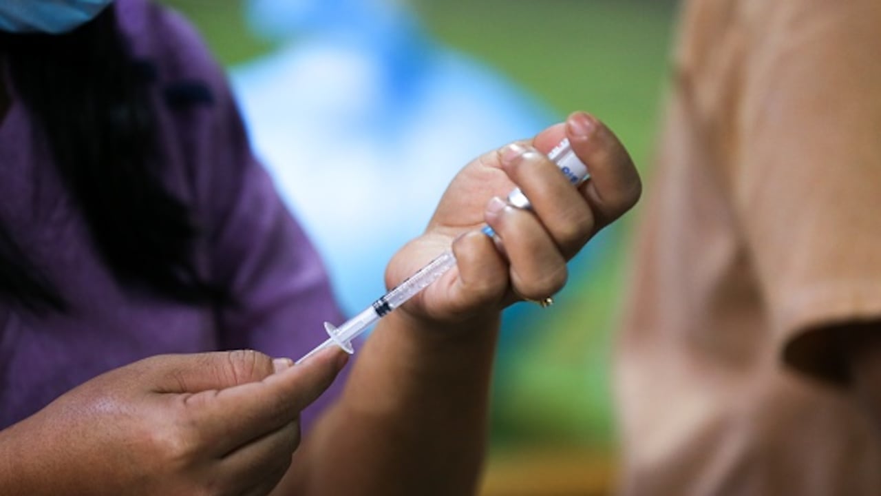 El laboratorio alemán BioNTech obtuvo un beneficio neto de 502,2 millones de euros en los primeros tres meses del año, lo que supone un desplome del 86,4 % respecto de los 3.699 millones de euros en el mismo periodo de 2022. (Photo by Myo Kyaw Soe/Xinhua via Getty Images)