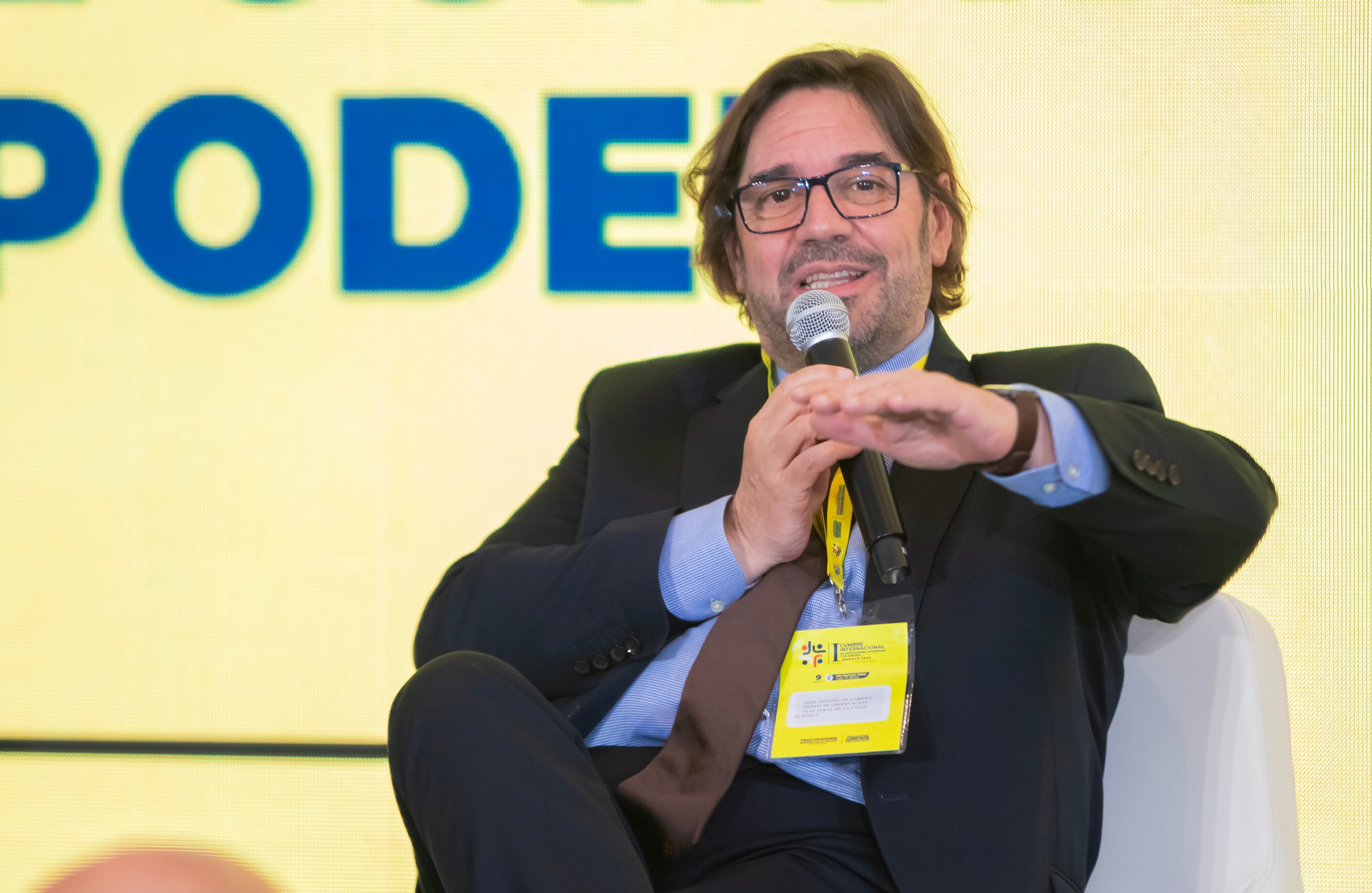 José Antonio de Gabriel, jefe adjunto de la Misión de Observación Electoral de la Unión Europea, describió al país como “un magnífico ejemplo continental de fortaleza institucional, de contrapoderes y de controles”.