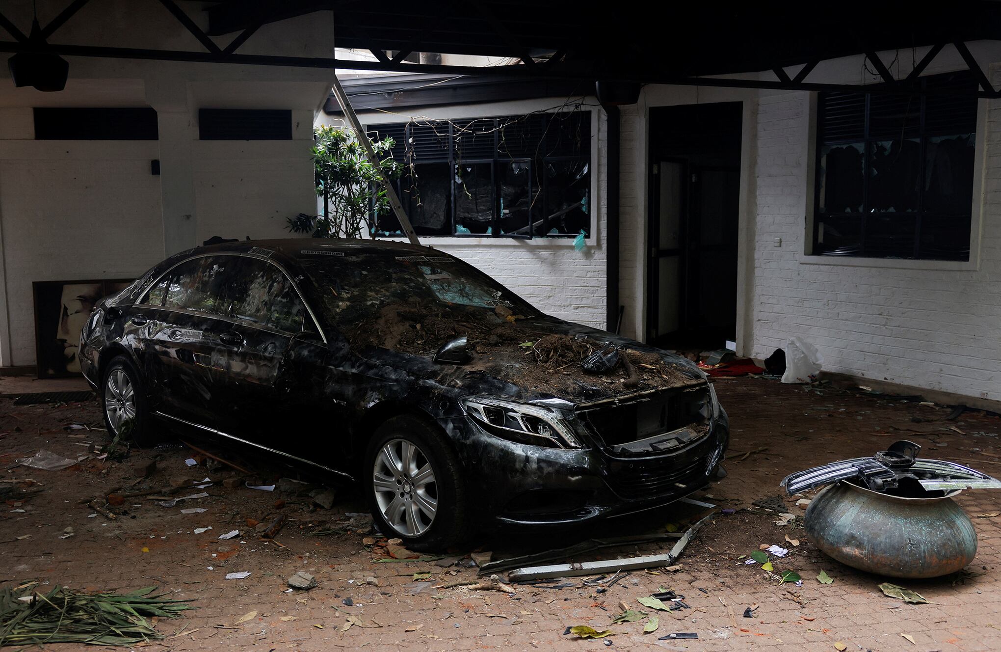 En imágenes : Manifestantes de Sri Lanka ocupan residencias de presidente y primer ministro