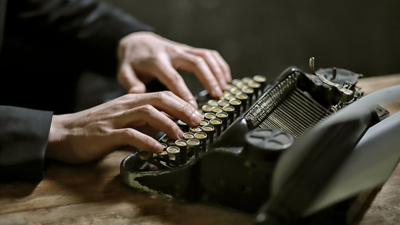 Máquina de escribir. RunStudio / Getty Images.