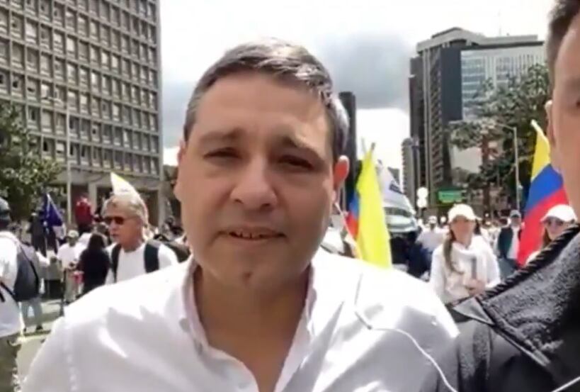 El aspirante presidencial Mauricio Lizcano participó este domingo, 15 de junio, de la Marcha del Silencio en Bogotá.