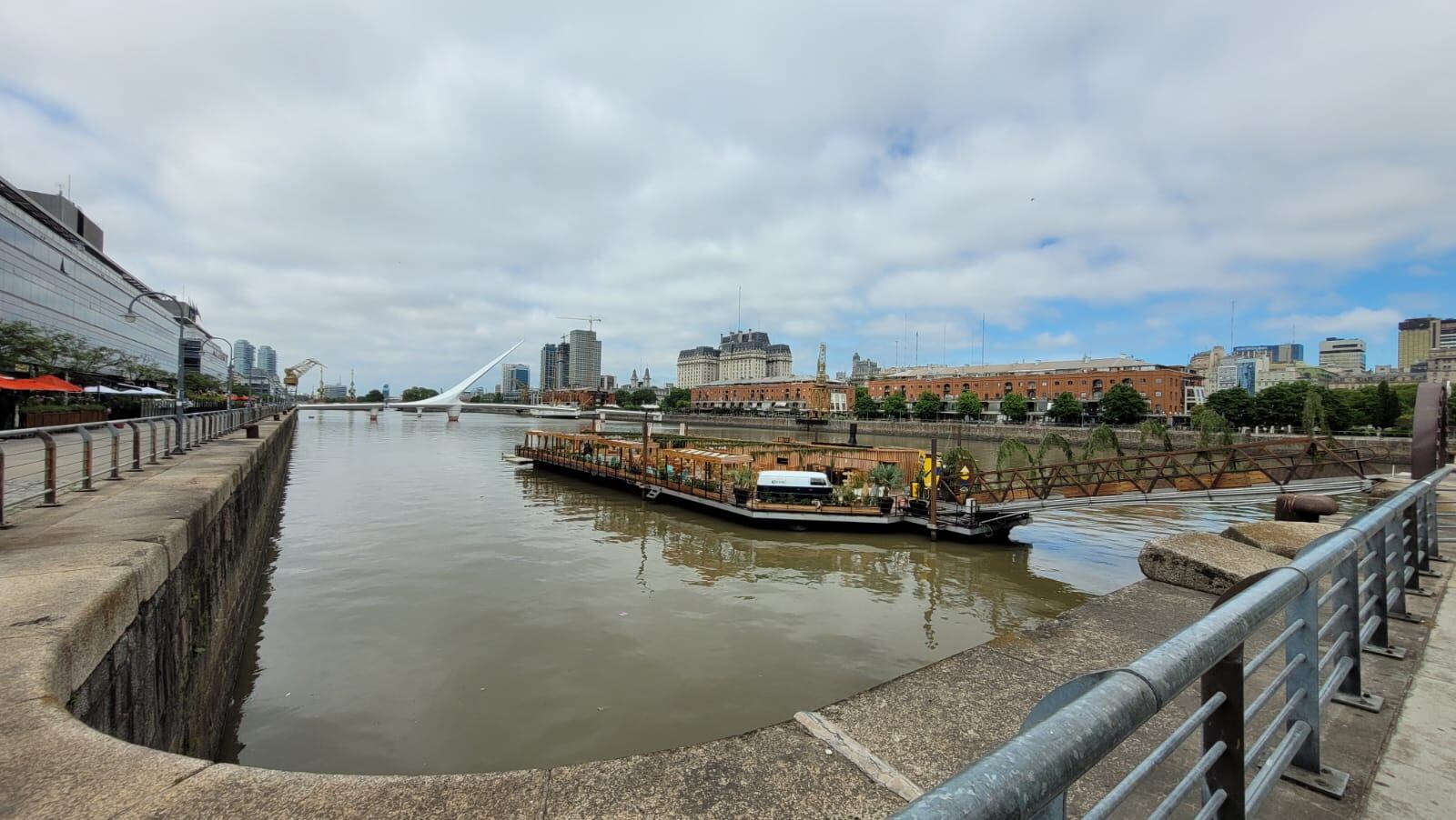Panorámica de Puerto Madero en Buenos Aires, Argentina