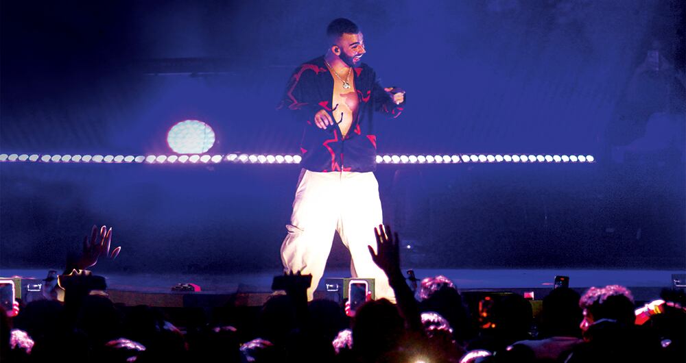 Turizo ofrecerá conciertos en las ciudades de Medellín (donde el miércoles recorrió la Comuna 13) y Bogotá. Son sus primeros conciertos en Colombia. 