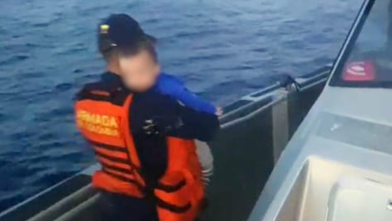 Guardacostas de la Armada recatan a 23 migrantes que viajaban de San Andrés a Centroamérica en una embarcación insegura