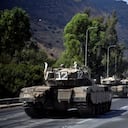 Un convoy de vehículos militares israelíes viaja por una carretera cerca de la frontera de Israel con el Líbano en el norte de Israel, 8 de octubre de 2023. REUTERS/Gil Eliyahu