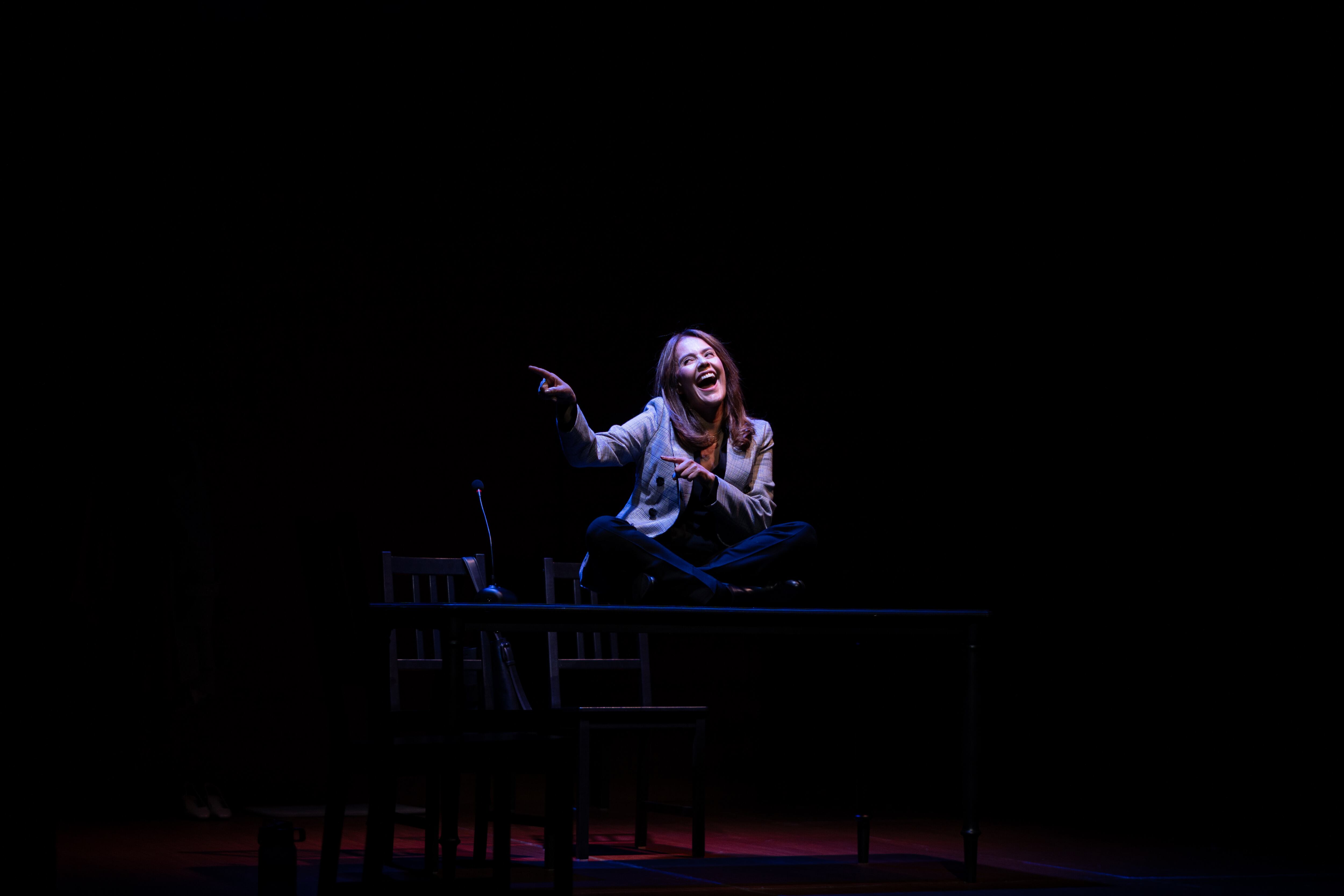 Cristina Umaña en 'Prima Facie', adaptación de Nicolás Montero de la obra de Suzie Miller, en el Teatro Nacional 2024.