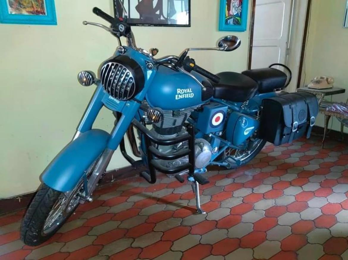 Moto Royal Enfield cuya placa, según Carlos Hernando López Pulido, fue "gemeliada" en Medellín.