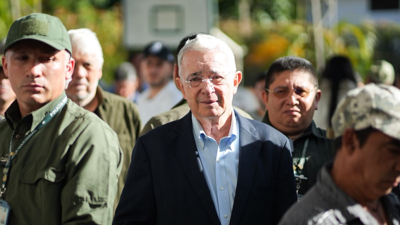 El expresidente Álvaro Uribe se metió en la discusión de la elección de la presidencia del Senado.