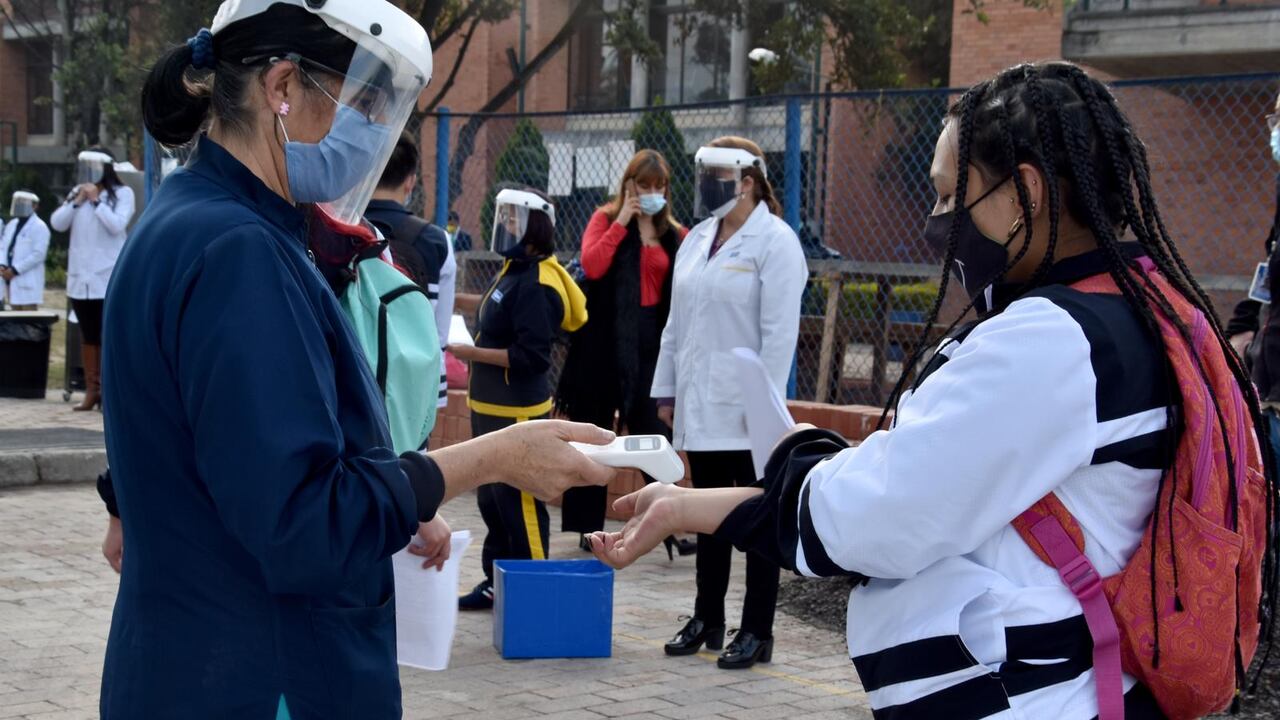 El retorno paulatino y alternado de los estudiantes a las aulas de clase es una de las principales estrategias que utilizan las instituciones para cuidar la salud de los asistentes.