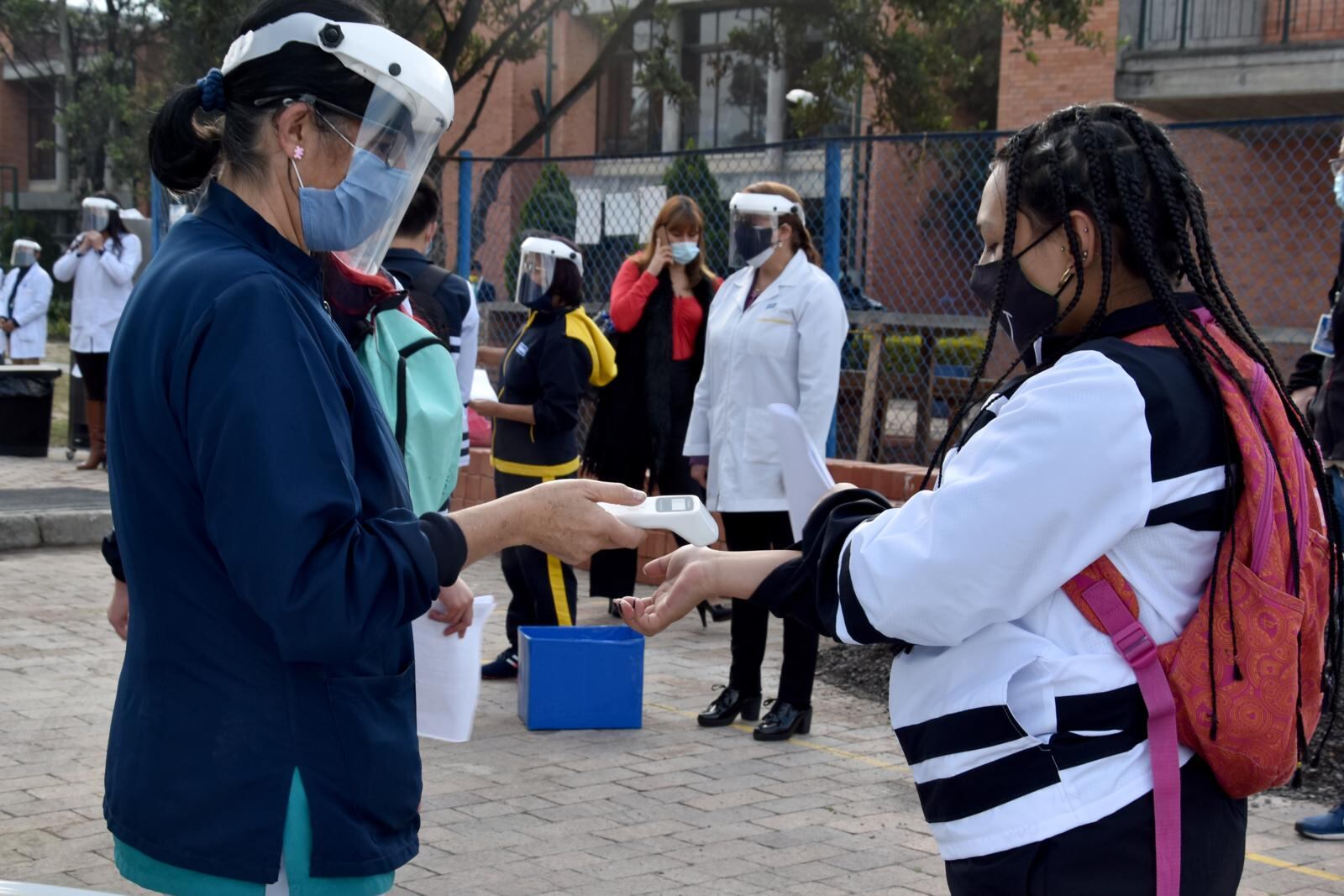 El retorno paulatino y alternado de los estudiantes a las aulas de clase es una de las principales estrategias que utilizan las instituciones para cuidar la salud de los asistentes.