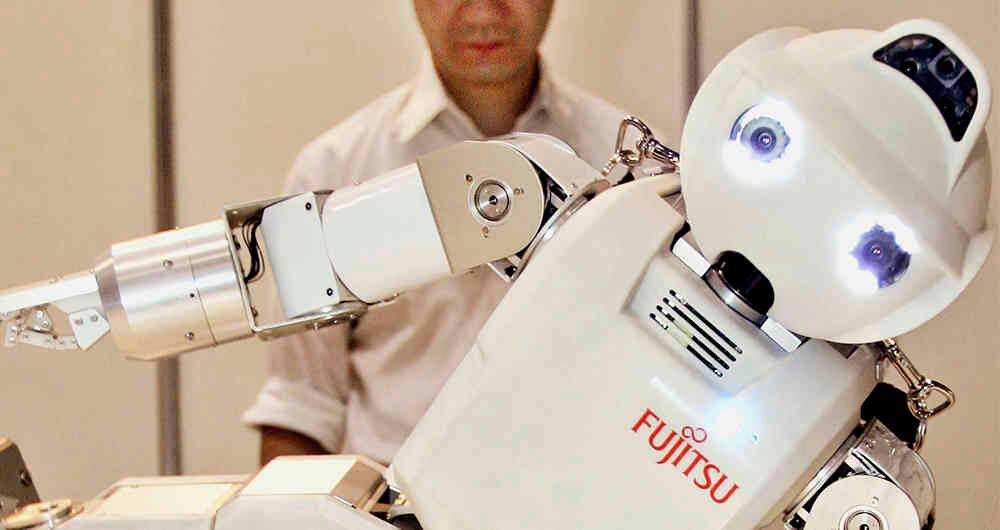 Hoap-3, un robot de la plataforma humanoide de Fujitsu que sirve para hacer investigaciones sobre robótica en empresas y universidades.