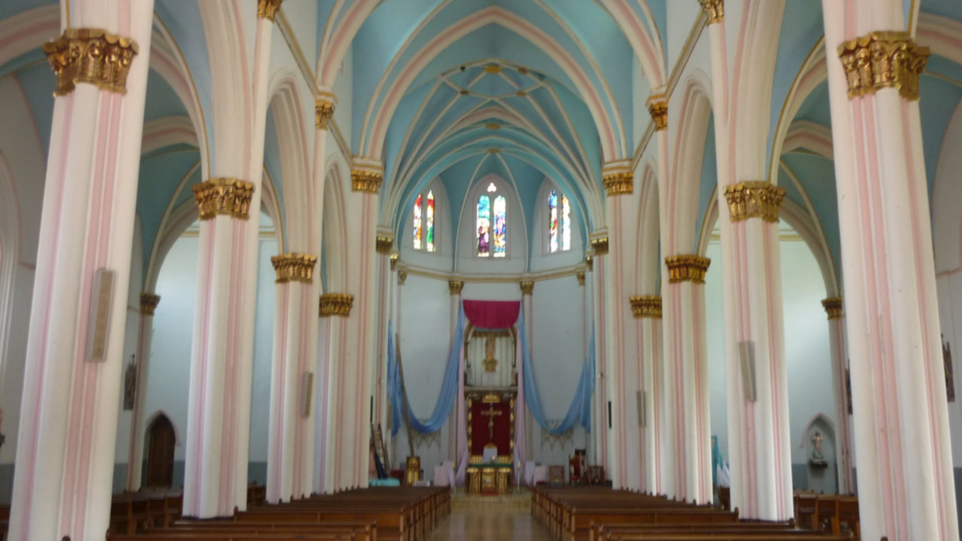 En el municipio de Jericó se pueden visitar tres iglesias, 11 capillas, tres oratorios y un templete.