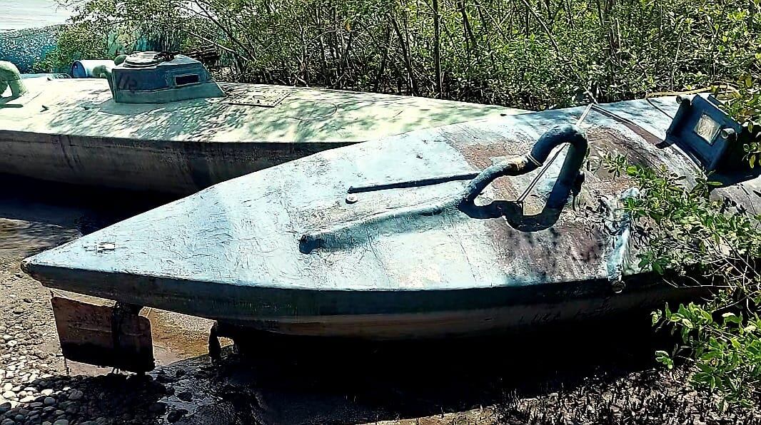 Los semisumergibles, cada uno, 
 puede transportar entre 4 y 6 toneladas del estupefaciente