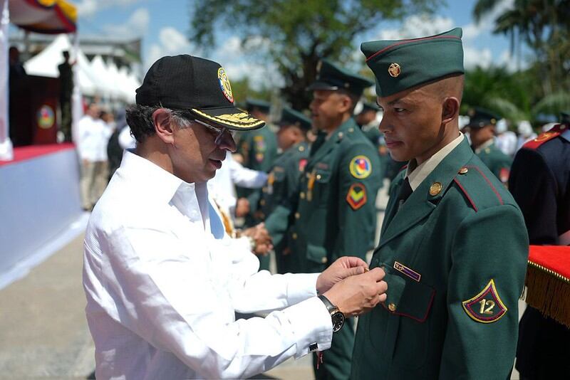 Presidente Gustavo Petro anunció un aumento de salario mínimo para soldados regulares